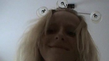 Chick gives rodeo on knob