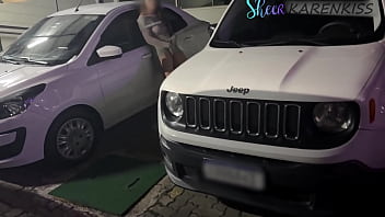 Paguei um boquete para o manobrista no estacionamento da festa na frente do corno karenkiss