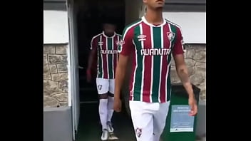 Jogador de pau duro em campo