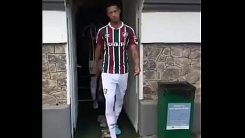 Jogador de pau duro em campo