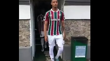 Jogador de pau duro em campo