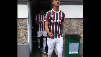 Jogador de pau duro em campo