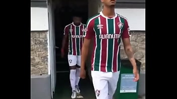 Jogador de pau duro em campo