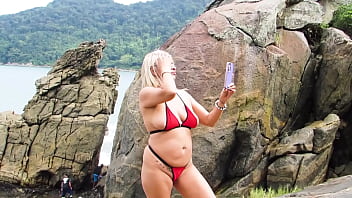 Eu e minha amiga ficamos molhadinha depois da trilha e aproveitamos pra da gostoso