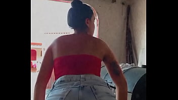 Fernanda rebolando bem gostoso uma delicia de morena de umuarama parana