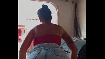 Fernanda rebolando bem gostoso uma delicia de morena de umuarama parana