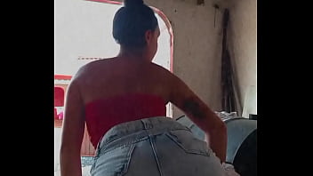 Fernanda rebolando bem gostoso uma delicia de morena de umuarama parana