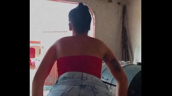 Fernanda rebolando bem gostoso uma delicia de morena de umuarama parana