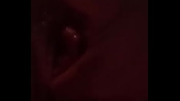 Dedeo mojandose toda la vagima