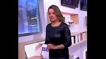 Jolie journaliste cuir