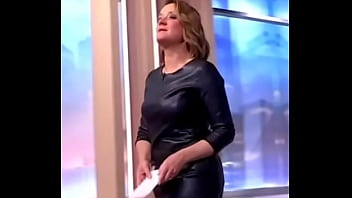 Jolie journaliste cuir