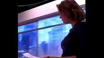 Jolie journaliste cuir