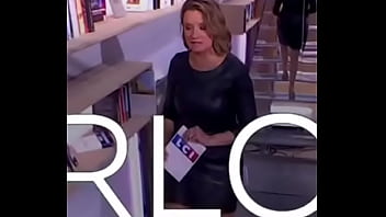 Jolie journaliste cuir