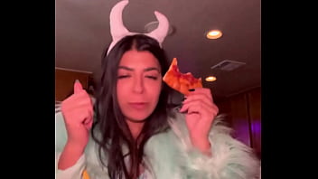 I’m actually a pizza eating monster disguised as a hot girl thanks for the invite party ajonesxxx