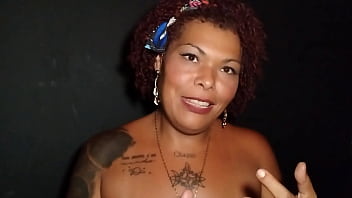 Casada vai para o buraco da glória e leva jato de porra na cara Casada vai para o buraco da glória e leva jato de porra na cara