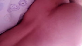 Bajo la sabana quería follar