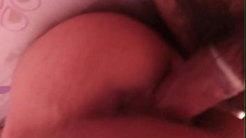 Bajo la sabana quería follar