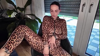 Nackte füße & eine feuchte gierige p*ssy – bereit für dich ich habe mir meine creme geschnappt un