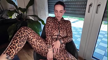 Nackte füße & eine feuchte gierige p*ssy – bereit für dich ich habe mir meine creme geschnappt un