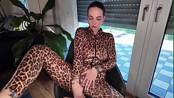 Nackte füße & eine feuchte gierige p*ssy – bereit für dich ich habe mir meine creme geschnappt un