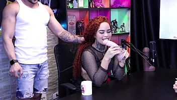 Safada pega o pau de brinquedo pra mostrar seu boquete emy tatuada Safada pega o pau de brinquedo pra mostrar seu boquete emy tatuada