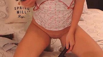 Brunette babe masturbate on cam