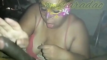 Puta safada tomando leite de pica