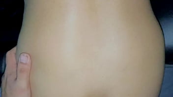 Estoy muy exitada y sola he invitó al pajero de mi vecino para que me llene de semen mi culito