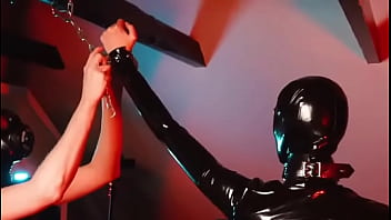 1000 follower on insta we’re preparing ourselves to show you more of our rubber world #latex #latexqueen #latexlife #l