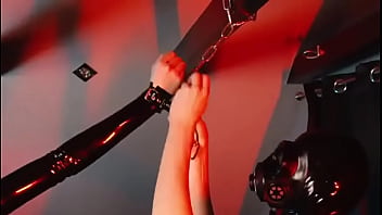 1000 follower on insta we’re preparing ourselves to show you more of our rubber world #latex #latexqueen #latexlife #l