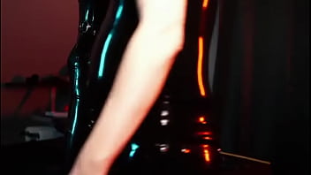 1000 follower on insta we’re preparing ourselves to show you more of our rubber world #latex #latexqueen #latexlife #l