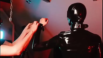 1000 follower on insta we’re preparing ourselves to show you more of our rubber world #latex #latexqueen #latexlife #l