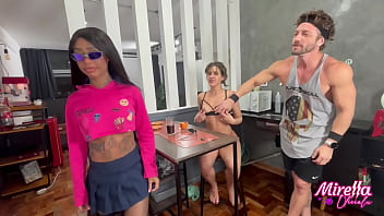 O coroa da rola grossa socou até as bolas no meu cuzinho