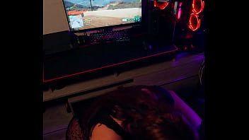 Playing battlefield while getting a blowjob i stopped playing and went to fuck my friend