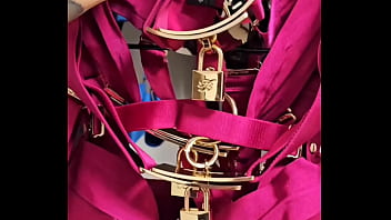 Trouve la pour ouvrir tous les cadenas de cette incroyable lingerie honey