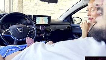 Beach trip ended up swallowing cum in the car