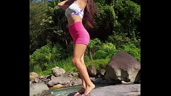 Hottie flash sexy body in mountain river