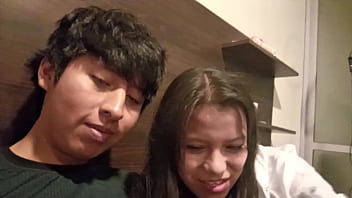 Mi secretaria me chupa la verga a pesar de que su novio este trabajando de delivery ella dice que no le da sexo a cualquiera