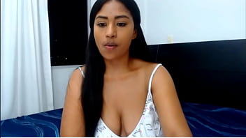 Camilapaez1 con mirada excitada y encantadora
