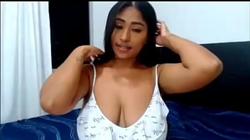 Camilapaez1 con mirada excitada y encantadora