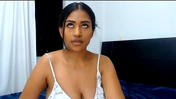 Camilapaez1 con mirada excitada y encantadora