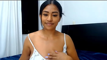 Camilapaez1 con mirada excitada y encantadora