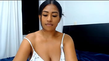 Camilapaez1 con mirada excitada y encantadora