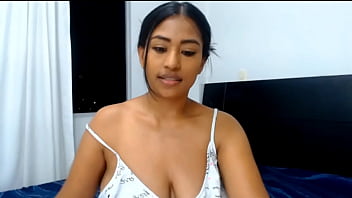 Camilapaez1 con mirada excitada y encantadora