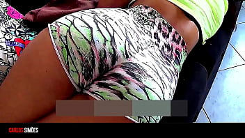 Rabuda gostosa no fofa dando uma relaxada