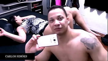 Explodiu de tesão e gemeu delicioso no pauzão