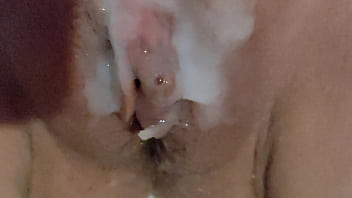 Close Na Buceta Molhada E Muita Porra Depois Da Foda Enfiei O Pau E A Porra Pra Dentro Da Xoxota Dela thumbnail