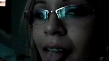 Anee lee levando gozada na boca