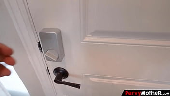 Cock addict stepmom gets dessesperates after the lunch