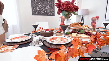 Cock addict stepmom gets dessesperates after the lunch